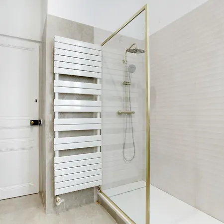 Apartment Parisian Elegance & Comfort For 4 People