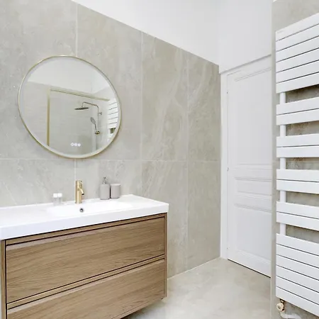 Apartment Parisian Elegance & Comfort For 4 People