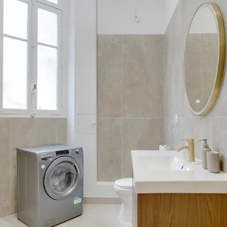 Apartment Parisian Elegance & Comfort For 4 People *